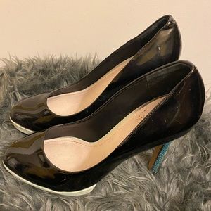 Super Stylish Vince Camuto heels 4.5 to 5” sz. 8m